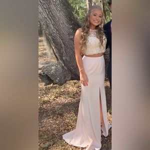 PROM DRESS 
Madison James
Size 4